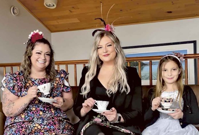 Sweetwater-#19-21-Andrea-Hollis-Leah-Swanton-with-fasinator-designer,-Adalynn-Rouse.---1