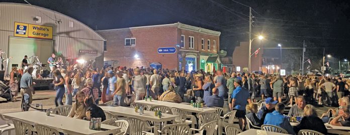 Street-dance-crowd-#13-24-JR