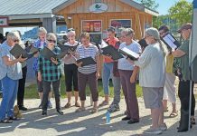 Ladies of Note Surprise Farmers’ Market Crowd with Pop-Up Performance
